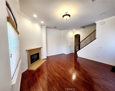 1016 W Huntington Drive - Photo Thumbnail 6