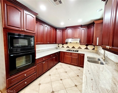 1016 W Huntington Drive - Photo Thumbnail 9