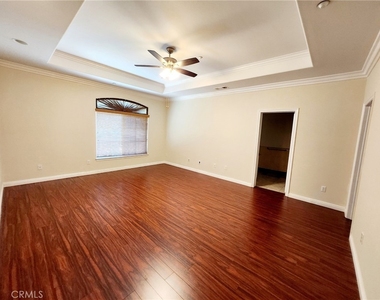 1016 W Huntington Drive - Photo Thumbnail 18