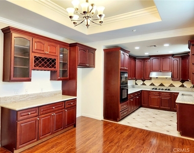 1016 W Huntington Drive - Photo Thumbnail 8