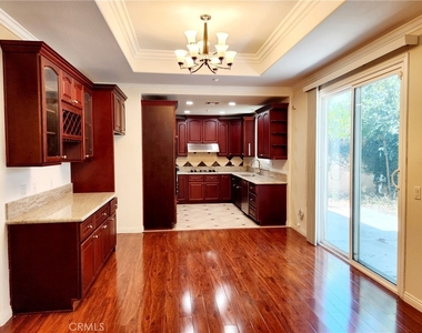 1016 W Huntington Drive - Photo Thumbnail 7