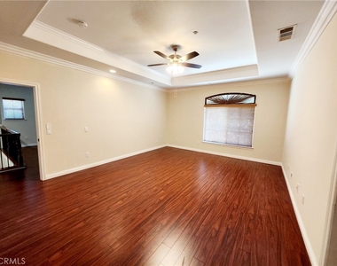 1016 W Huntington Drive - Photo Thumbnail 17