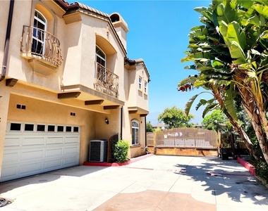 1016 W Huntington Drive - Photo Thumbnail 2