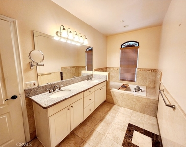 1016 W Huntington Drive - Photo Thumbnail 19
