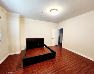 1016 W Huntington Drive - Photo Thumbnail 27
