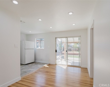 7737 Cleon Avenue - Photo Thumbnail 20