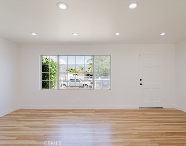7737 Cleon Avenue - Photo Thumbnail 6