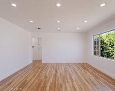 7737 Cleon Avenue - Photo Thumbnail 4