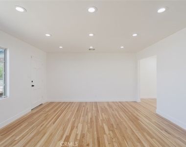 7737 Cleon Avenue - Photo Thumbnail 8