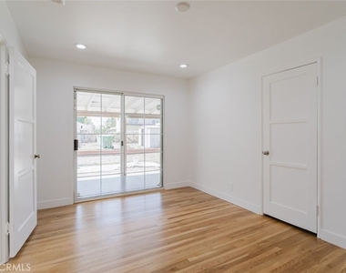 7737 Cleon Avenue - Photo Thumbnail 12