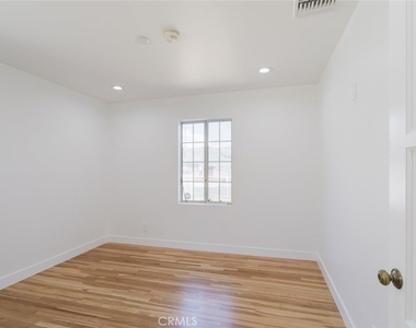 7737 Cleon Avenue - Photo Thumbnail 9