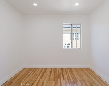 7737 Cleon Avenue - Photo Thumbnail 16