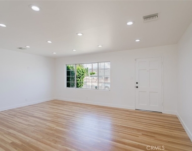 7737 Cleon Avenue - Photo Thumbnail 5