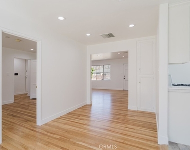 7737 Cleon Avenue - Photo Thumbnail 18