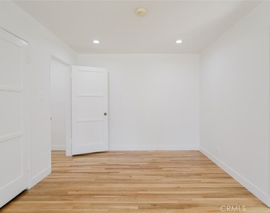 7737 Cleon Avenue - Photo Thumbnail 13