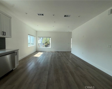 21715 Hart Street - Photo Thumbnail 10