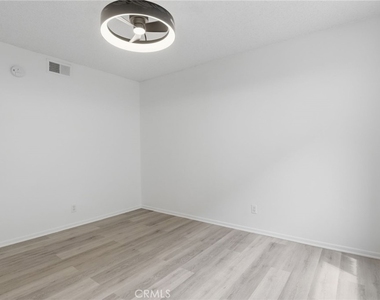 5400 Lindley Avenue - Photo Thumbnail 26