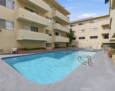 5400 Lindley Avenue - Photo Thumbnail 32