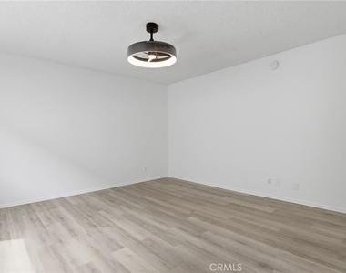 5400 Lindley Avenue - Photo Thumbnail 19