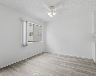 5400 Lindley Avenue - Photo Thumbnail 7