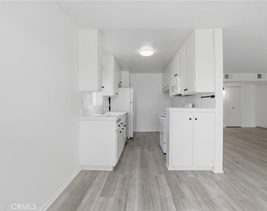 5400 Lindley Avenue - Photo Thumbnail 8