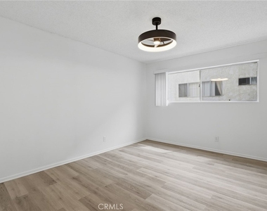 5400 Lindley Avenue - Photo Thumbnail 24