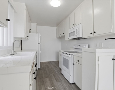 5400 Lindley Avenue - Photo Thumbnail 10