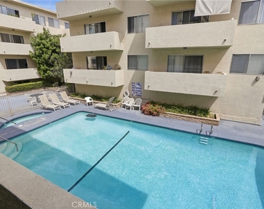 5400 Lindley Avenue - Photo Thumbnail 31