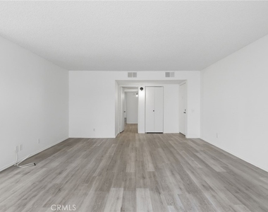 5400 Lindley Avenue - Photo Thumbnail 14