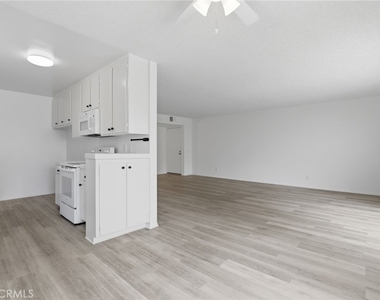 5400 Lindley Avenue - Photo Thumbnail 9