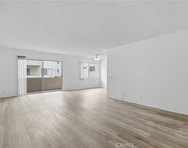 5400 Lindley Avenue - Photo Thumbnail 2
