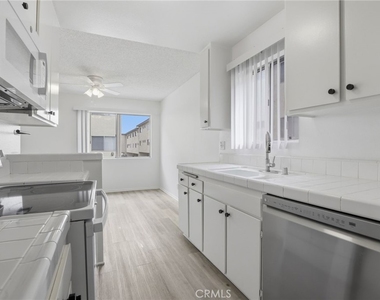 5400 Lindley Avenue - Photo Thumbnail 11