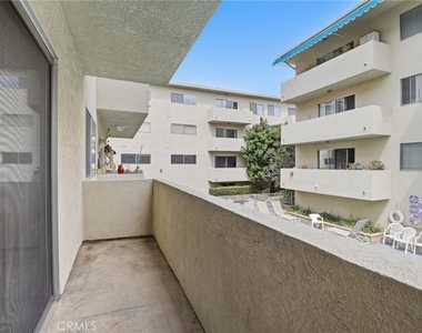 5400 Lindley Avenue - Photo Thumbnail 30