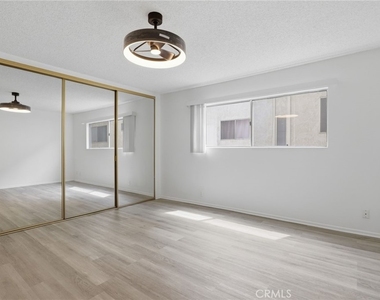 5400 Lindley Avenue - Photo Thumbnail 17