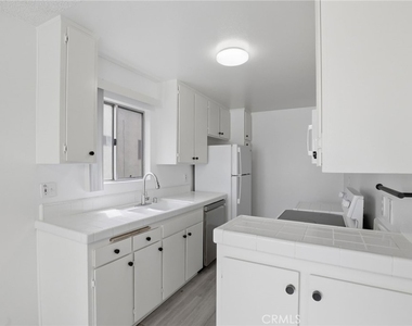 5400 Lindley Avenue - Photo Thumbnail 12