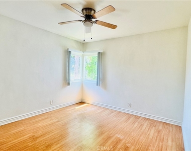 10850 Landale St - Photo Thumbnail 5