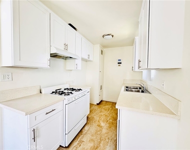 10850 Landale St - Photo Thumbnail 4