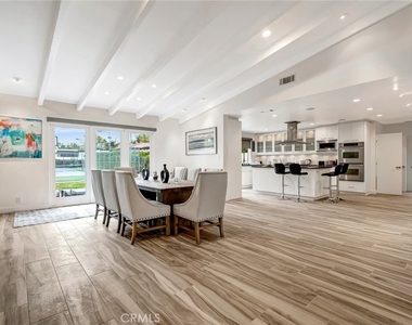 22914 Calvert Street - Photo Thumbnail 15