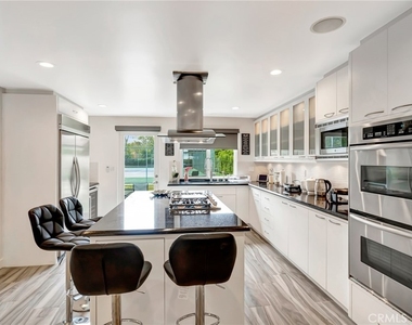 22914 Calvert Street - Photo Thumbnail 22