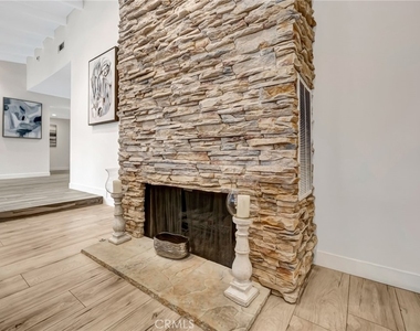 22914 Calvert Street - Photo Thumbnail 14