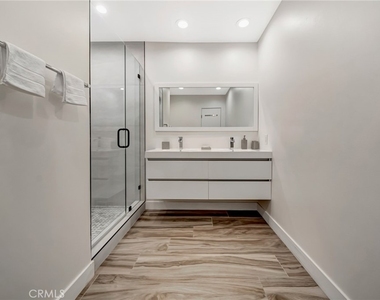 22914 Calvert Street - Photo Thumbnail 59