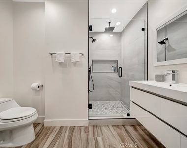 22914 Calvert Street - Photo Thumbnail 60