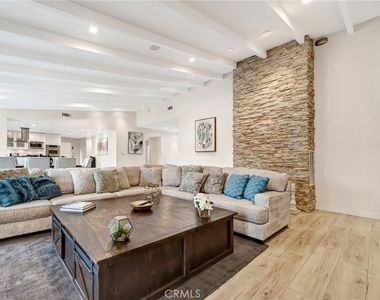22914 Calvert Street - Photo Thumbnail 13