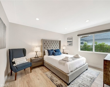 22914 Calvert Street - Photo Thumbnail 56