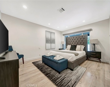 22914 Calvert Street - Photo Thumbnail 54