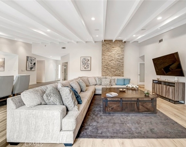 22914 Calvert Street - Photo Thumbnail 12
