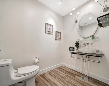 22914 Calvert Street - Photo Thumbnail 33
