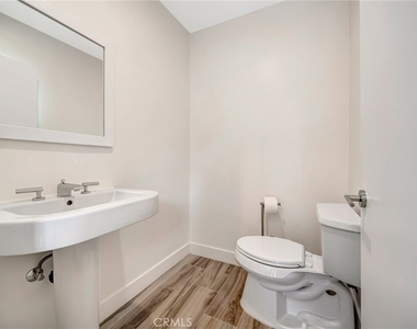 22914 Calvert Street - Photo Thumbnail 40