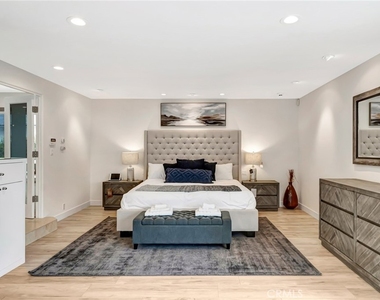 22914 Calvert Street - Photo Thumbnail 42