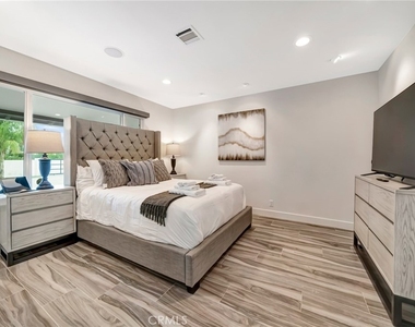 22914 Calvert Street - Photo Thumbnail 31